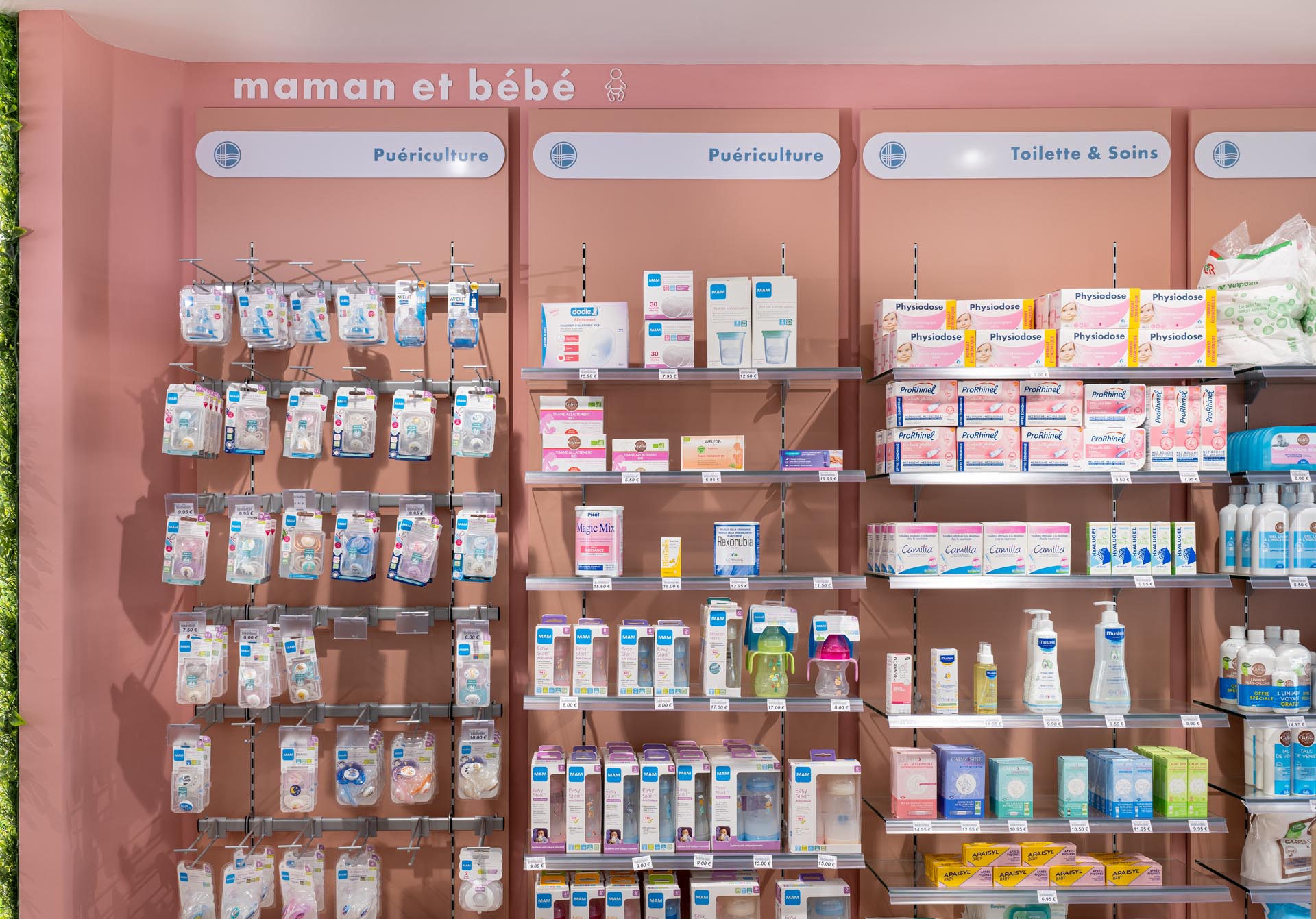 pharmacie de l'ornain, remodelacao de farmacia, design de interiores, decoracao, mobiliario comercial.