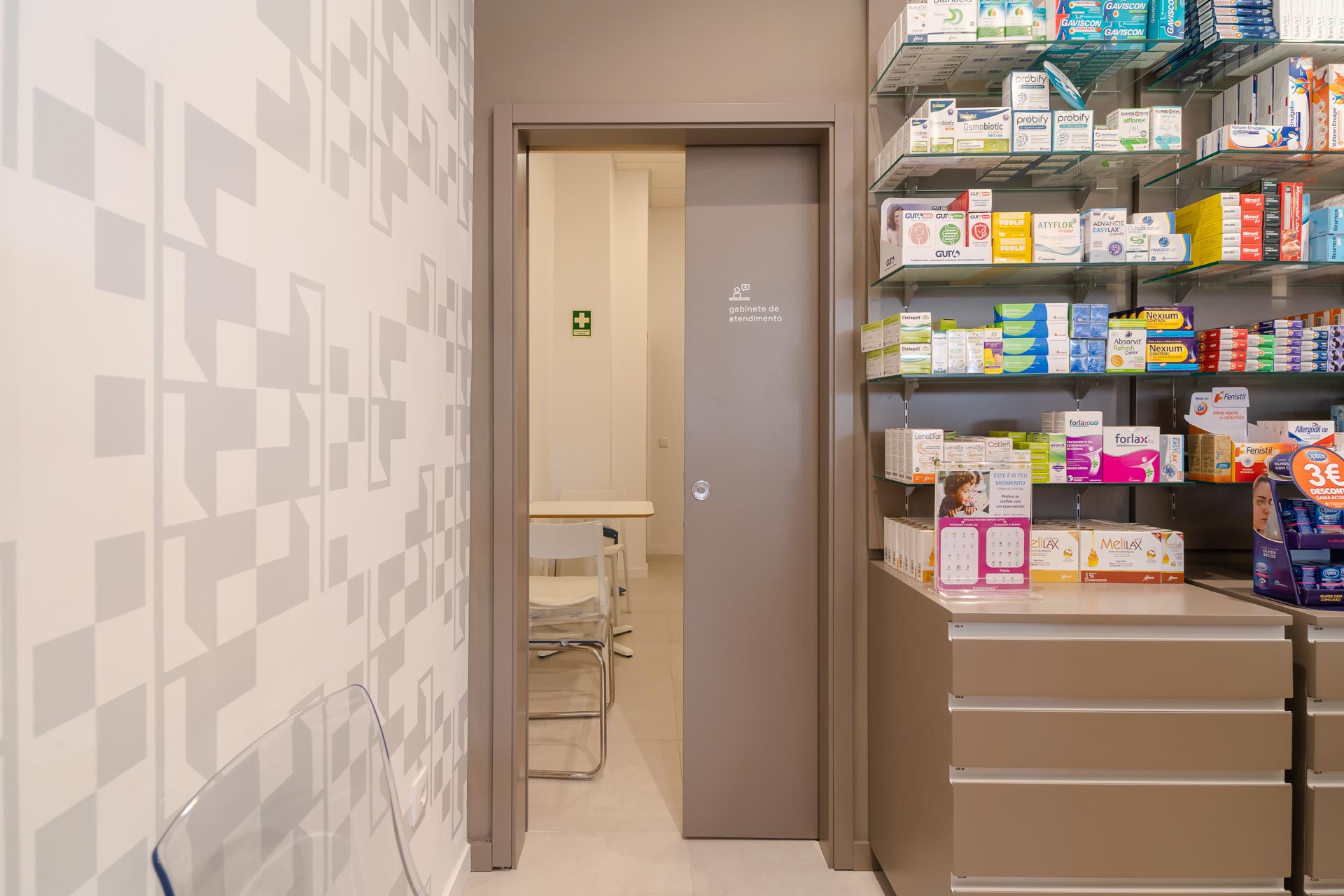 Gabinete de privacidade em farmacia. Design de interiores. Identidade de marca. A importancia da identidade visual.