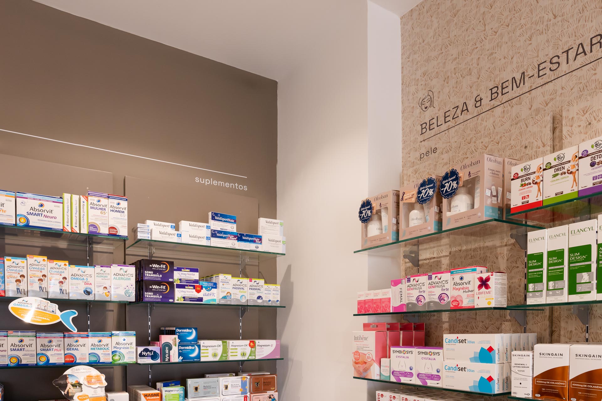 Farmacia remodelada - renovacao de farmacia, projeto design de interiores e obra em farmacias. Visual merchandise para farmacias. como expor os produtos em farmacia.