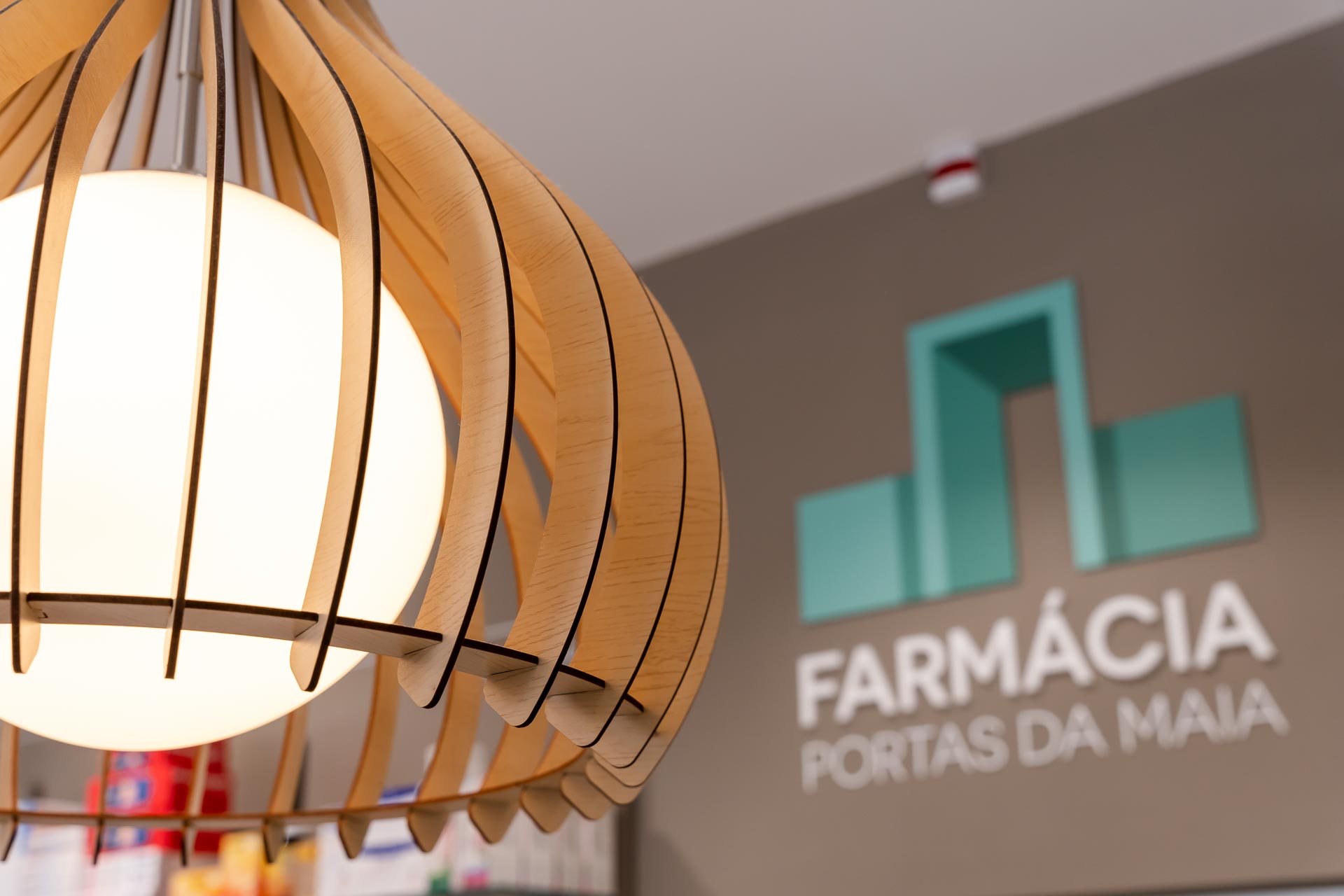 Renovacao de farmacia, projeto design de interiores. A importancia da iluminacao.